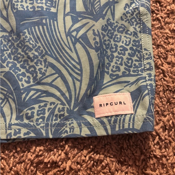 Rip Curl Shorts - Picture 2 of 5